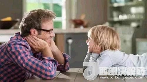 “你長大之后會變得非常忙，所以我希望你能在小時候停下來低頭聞聞花香，然后把花瓣和葉子放進你的小竹筐，在我們的客廳和院子里瘋跑。”