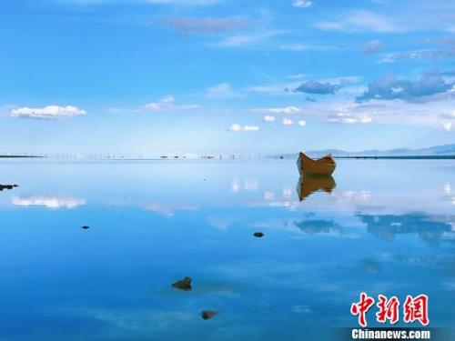  資料圖：“天空之鏡”茶卡鹽湖?！埨ぁz