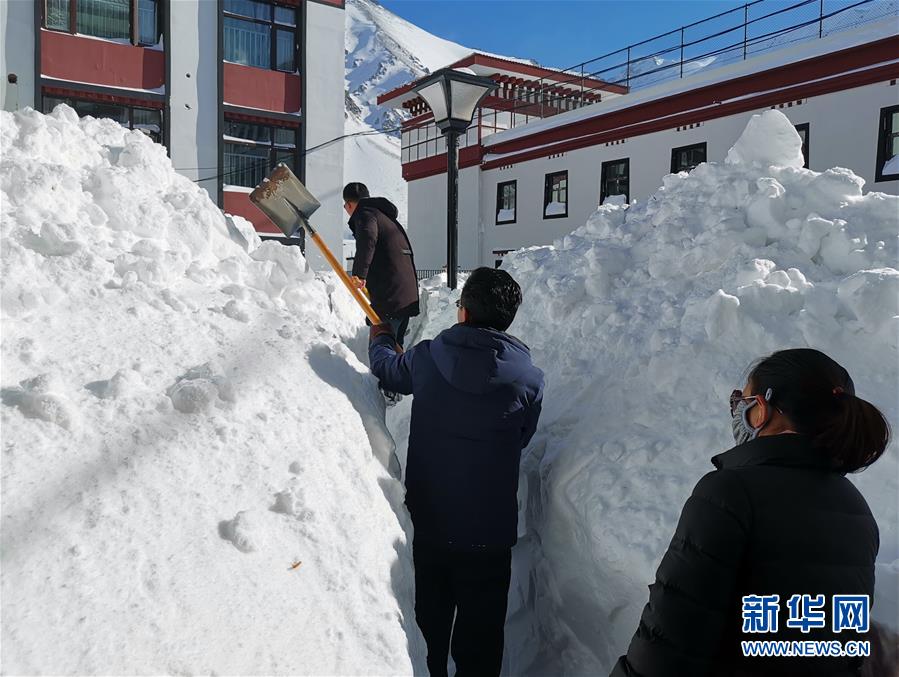 （圖文互動(dòng)）（1）西藏日喀則普降暴雪 電力交通逐步恢復(fù)無(wú)人員傷亡