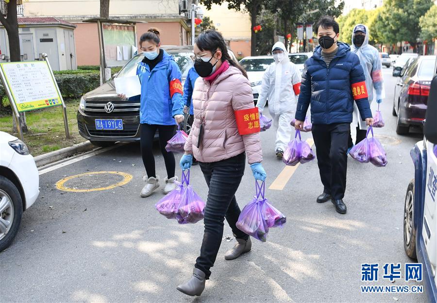 （新華全媒頭條·圖文互動）（10）“始終把人民群眾生命安全和身體健康放在第一位”——中國抗疫彰顯“生命至上、人民至上”理念